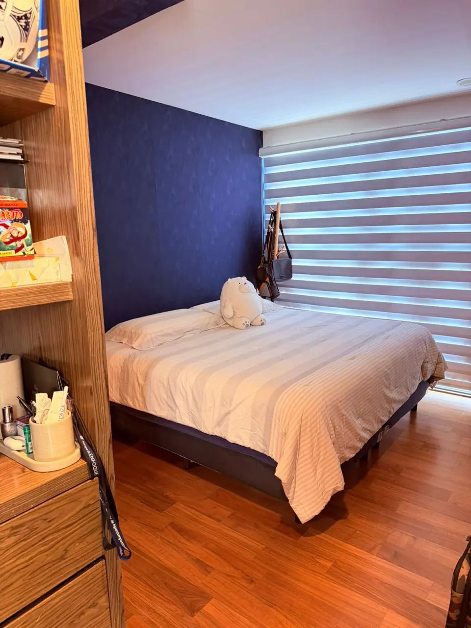 Recámara principal con piso de madera